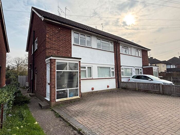 2 Bedroom Maisonette For Sale In Rayleigh Road, Hutton, CM13