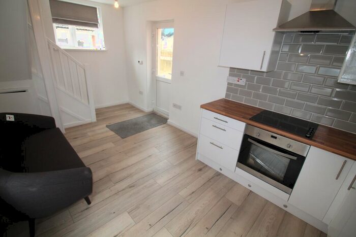 1 Bedroom Apartment To Rent In Crwys Road, Cathays, Cardiff, CF24