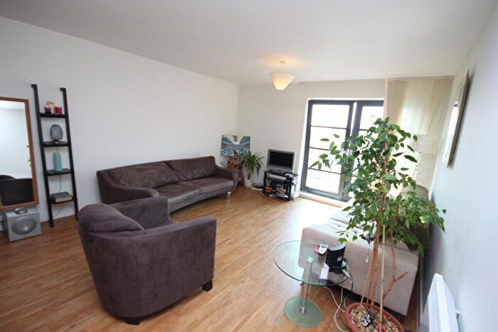 2 Bedroom Apartment To Rent In Commercial Road, London, E14
