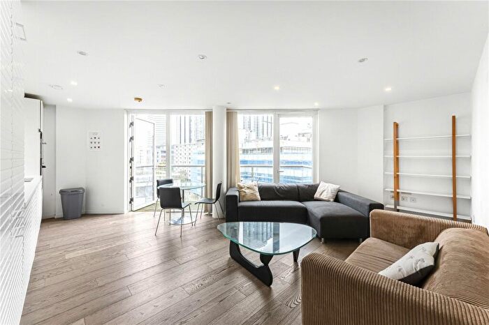 3 Bedroom Apartment To Rent In Central Street, London, EC1V