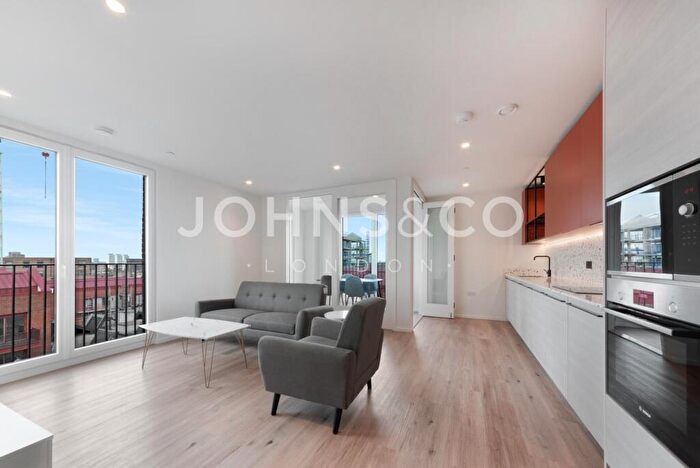 2 Bedroom Apartment To Rent In Curlew House, Heron Wharf, London, E14