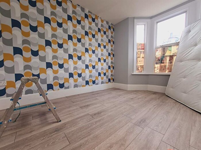 3 Bedroom Flat To Rent In Ruckholt Road, London, E10