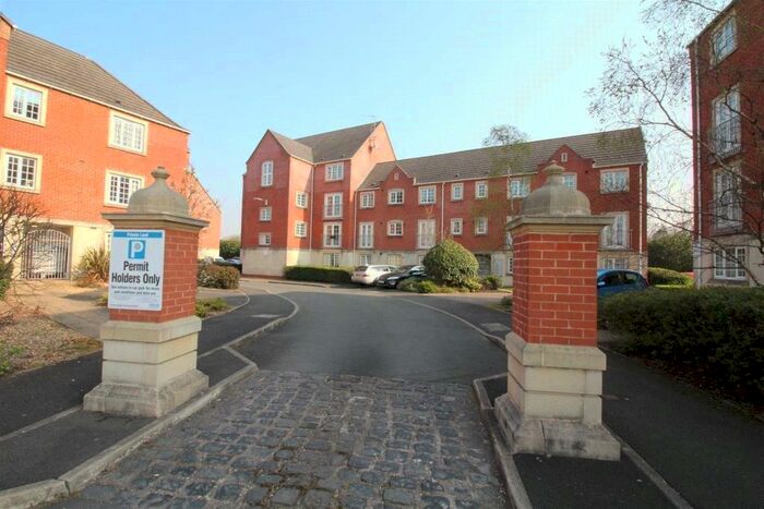 2 Bedroom Flat To Rent In Columbus Avenue, Brierley Hill, West Midlands, DY5