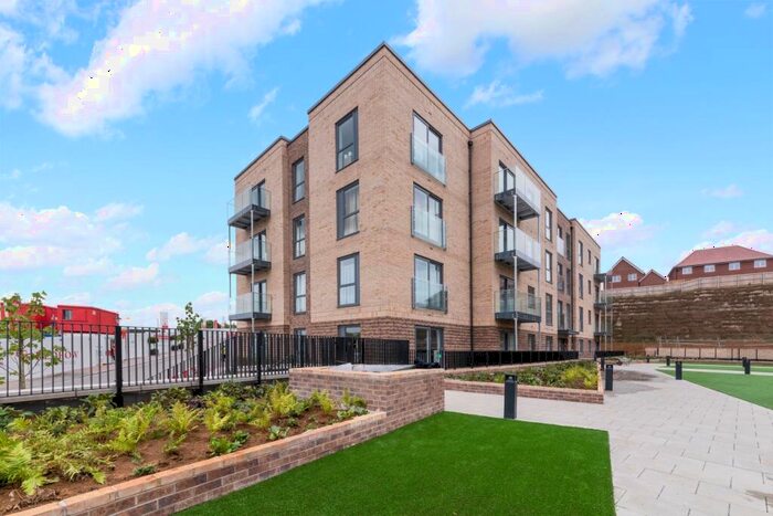 1 Bedroom Flat To Rent In Stirling Drive, Luton, London, LU2