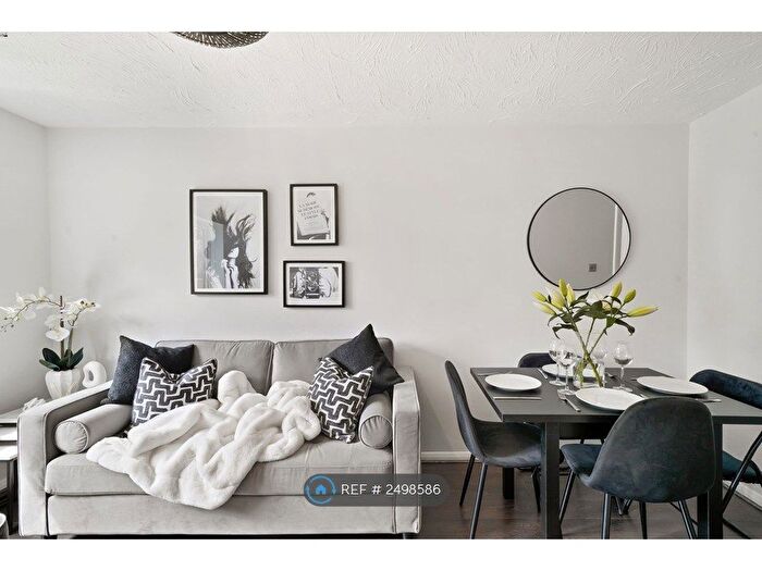 1 Bedroom Flat To Rent In Walton Lodge, London, E18