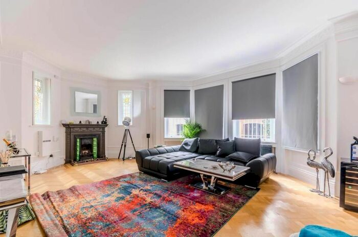 2 Bedroom Flat To Rent In Warwick Road, London, SW5