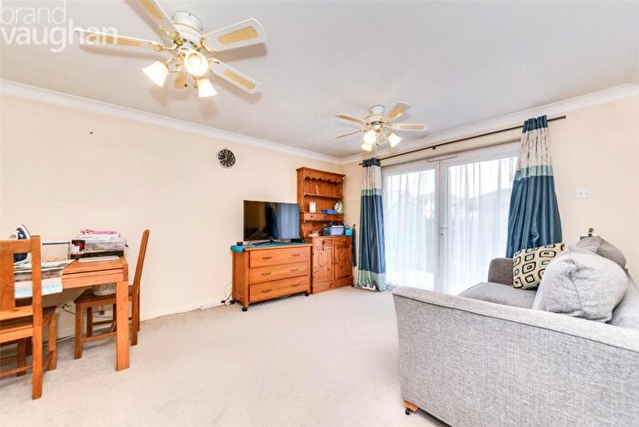 2 Bedroom Flat To Rent In Collingwood Court, The Strand, Brighton, BN2