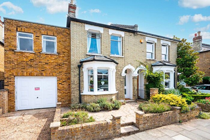 5 Bedroom Semi-Detached House For Sale In Penrith Road, New Malden, KT3