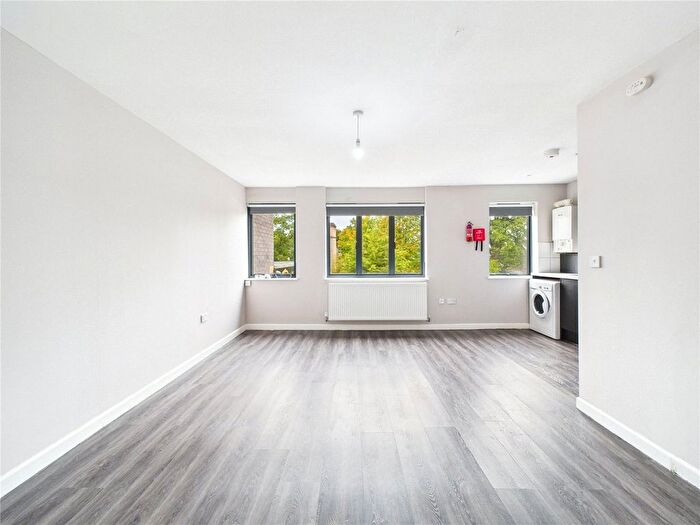 2 Bedroom Flat To Rent In The Parade, Bristol, BS13