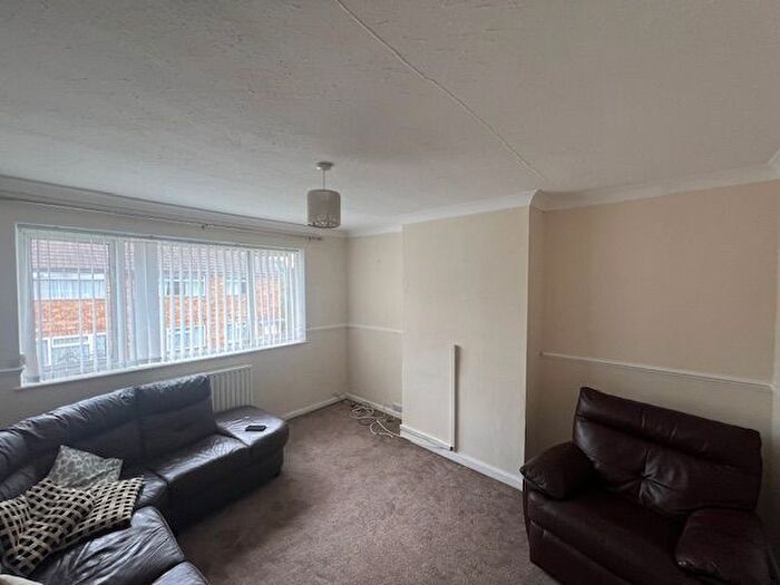 2 Bedroom Maisonette To Rent In Bury Avenue, Hayes, UB4