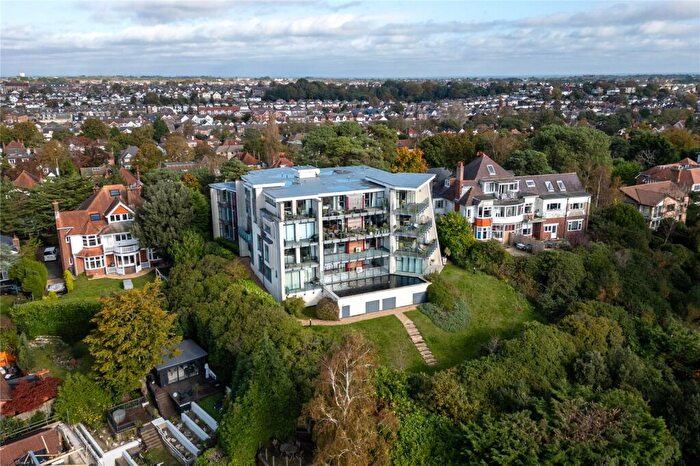 2 Bedroom Apartment For Sale In Panorama, Alipore Close, Lower Parkstone, Poole, Dorset, BH14