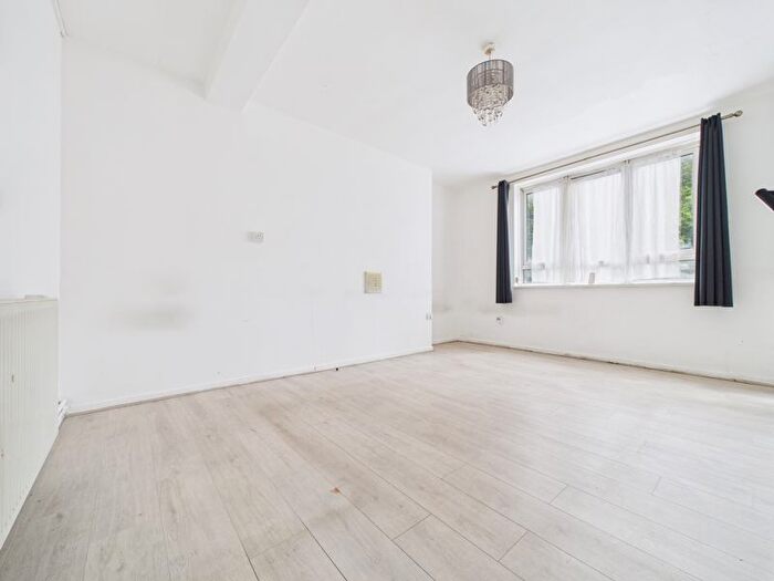3 Bedroom Flat For Sale In Old Ford Road, London, E2