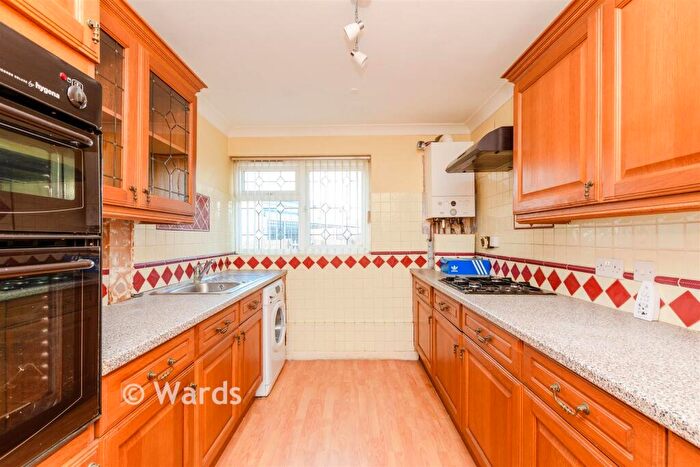 2 Bedroom Flat For Sale In Milton Road, Swanscombe, Kent, DA10