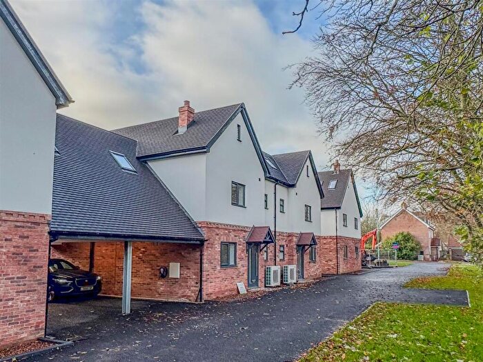 4 Bedroom Semi Detached House For Sale In Kingsbridge Way, Kennett, CB8