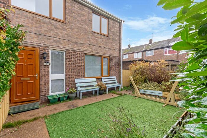 3 Bedroom Semi-Detached House To Rent In Kingsway Avenue, New Ollerton, Newark, NG22