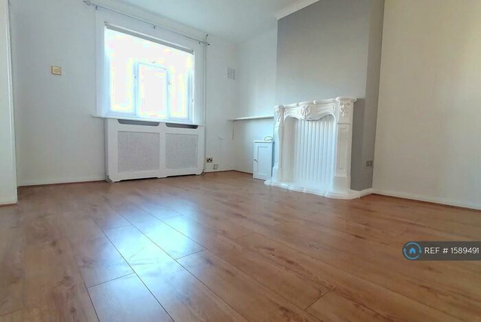 2 Bedroom Terraced House To Rent In Chestnut Road, Dartford, DA1