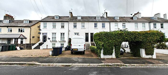 3 Bedroom Flat To Rent In St. Wilfrids Road, East Barnet, EN4