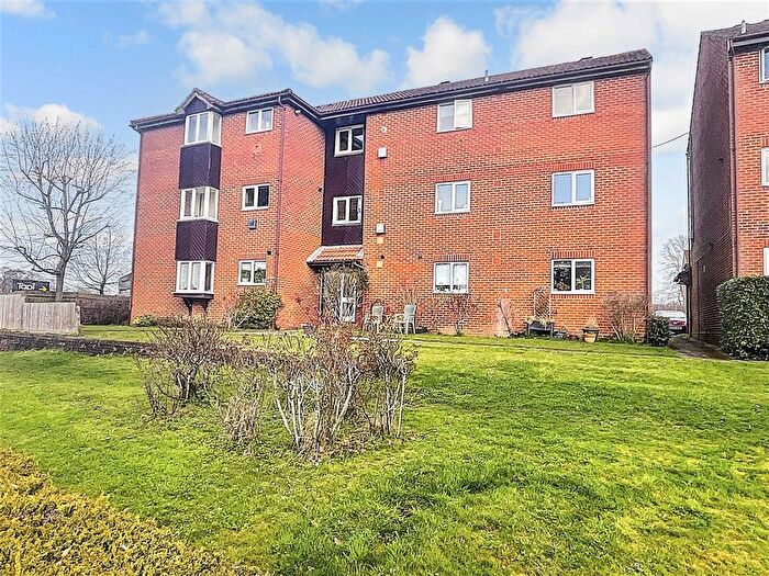 2 Bedroom Flat For Sale In Berwick Way, Sevenoaks, Kent, TN14