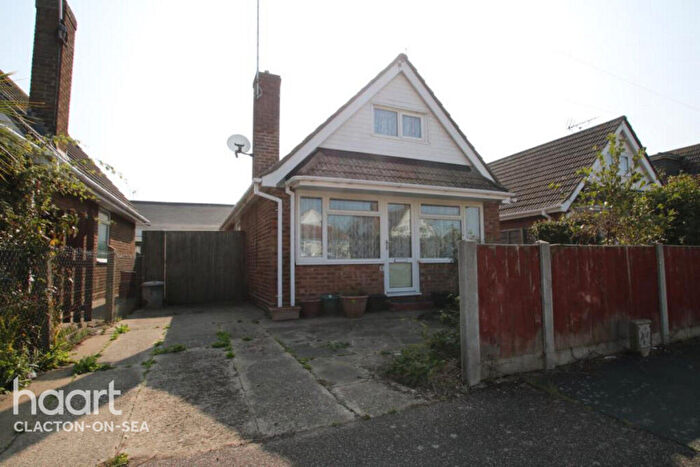 3 Bedroom Chalet To Rent In Jasmine Way, Clacton-on-sea, CO15