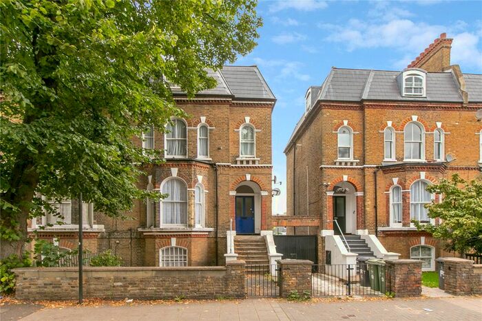 3 Bedroom Flat To Rent In Loughborough Road, London, SW9