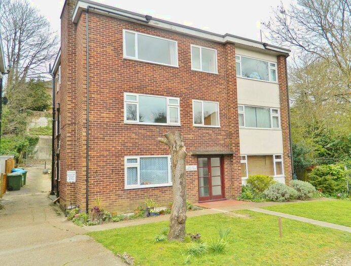 1 Bedroom Flat To Rent In Woodside Road, Portswood, Southampton, SO17