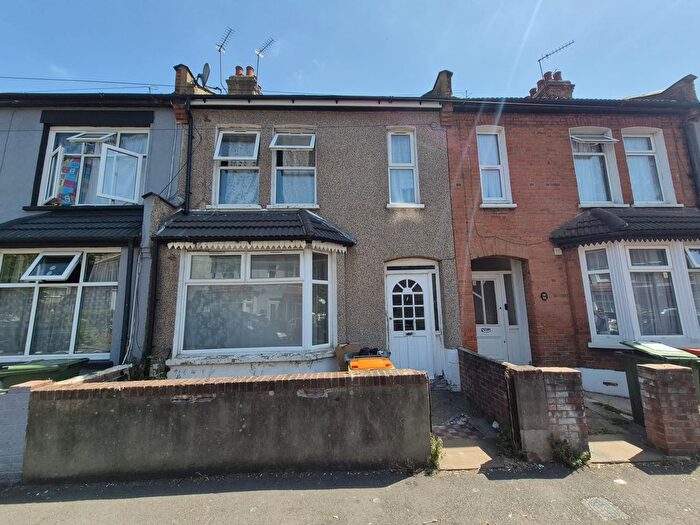 3 Bedroom Terraced House For Sale In Leigh Road, London, E6