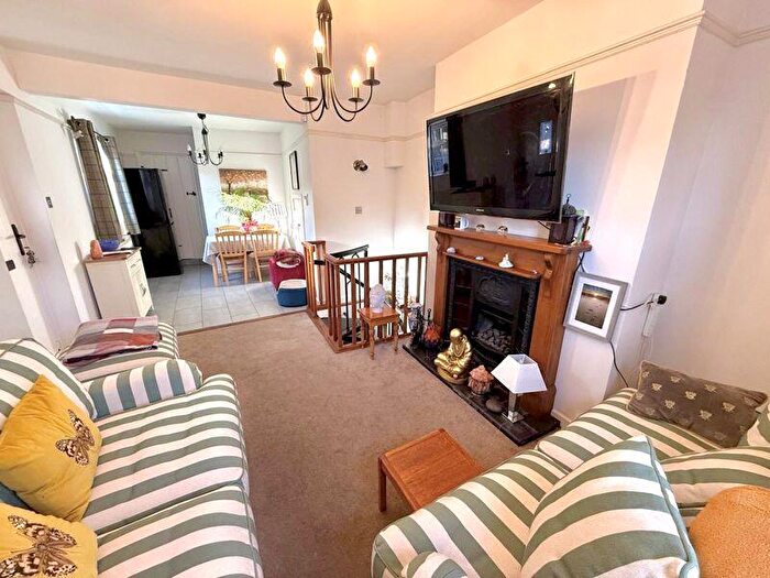 2 Bedroom Cottage For Sale In High Street, Toddington, LU5