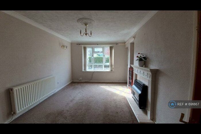1 Bedroom Flat To Rent In Farnley, Leeds, LS12