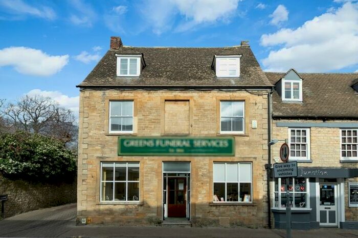 2 Bedroom Apartment To Rent In Corn Street, Witney, OX28