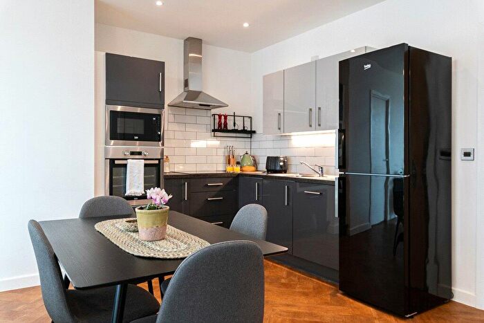 2 Bedroom Apartment To Rent In Broadside, Oldham Walk, M4
