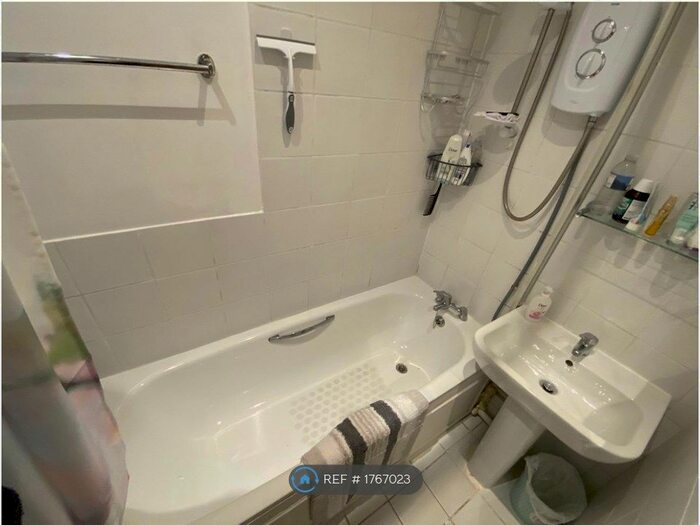 1 Bedroom Flat To Rent In Chaucer Drive, London, SE1