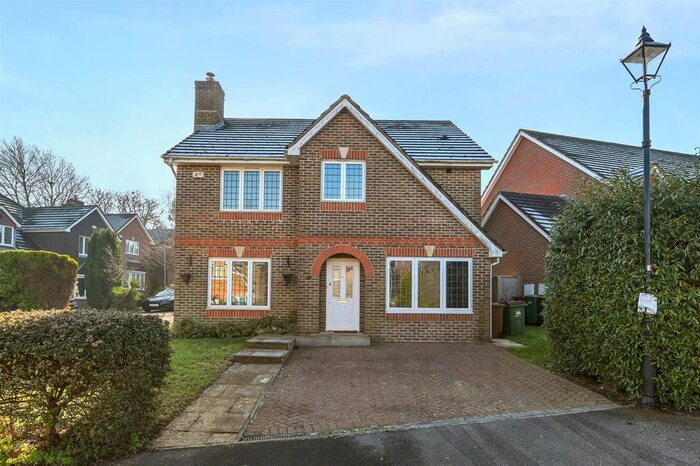 4 Bedroom Detached House To Rent In Roman Way, Carshalton, SM5