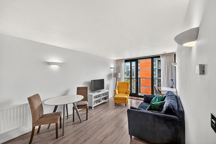 1 Bedroom Flat To Rent In Proton Tower, Blackwall Way, E14