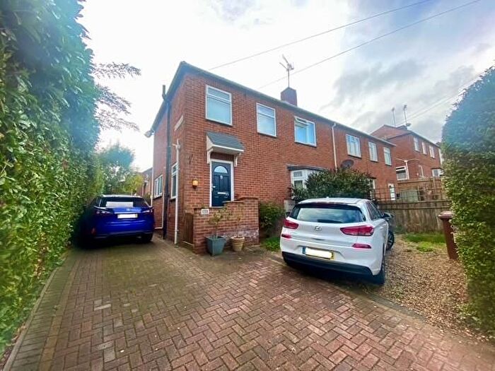 3 Bedroom Semi-detached House For Sale In Banbury, Oxfordshire, OX16