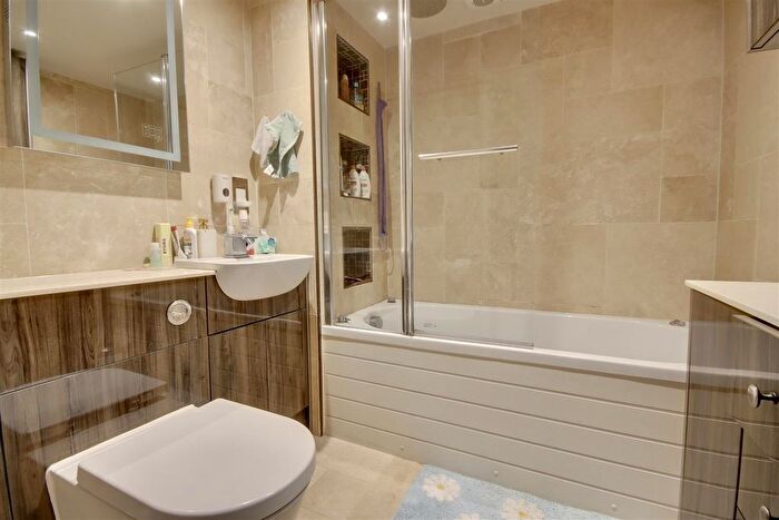 1 Bedroom Flat For Sale In Clarence Parade, Southsea, PO5