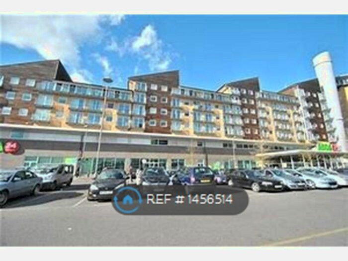 2 Bedroom Flat To Rent In Camellia House, Feltham, TW13