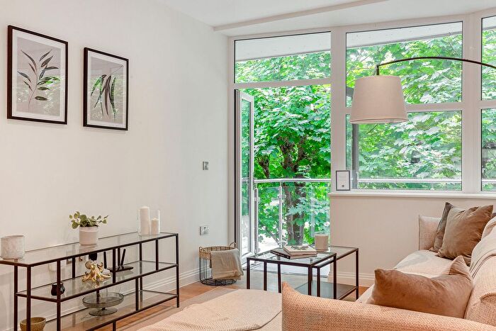 1 Bedroom Flat For Sale In Furlong Road, Bourne End, SL8
