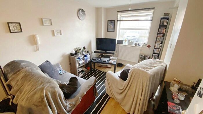 1 Bedroom Apartment For Sale In Manor Park Avenue, Portsmouth, Hampshire, PO3
