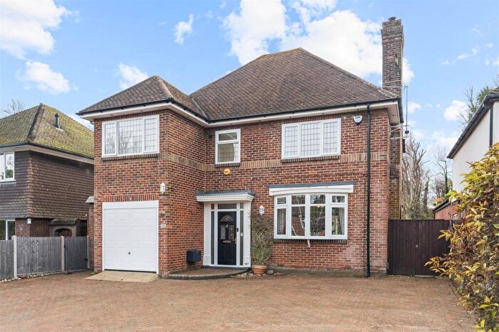 5 Bedroom Detached House For Sale In Friars Walk, Dunstable, LU6