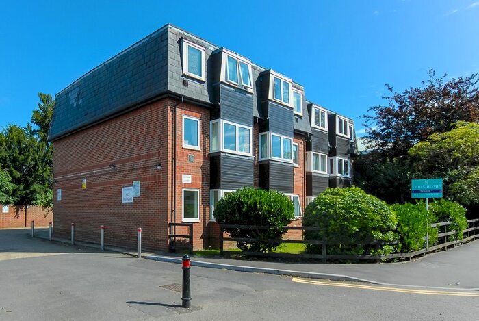 1 Bedroom Flat To Rent In Poyle Road, Colnbrook, Slough, SL3