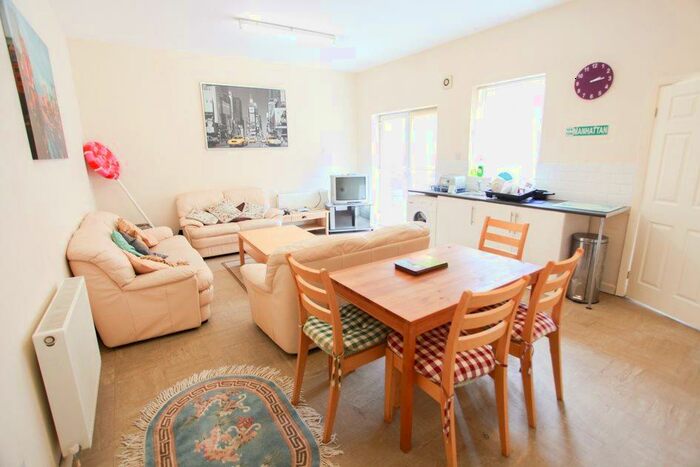 5 Bedroom Terraced House To Rent In Salisbury Road, L15