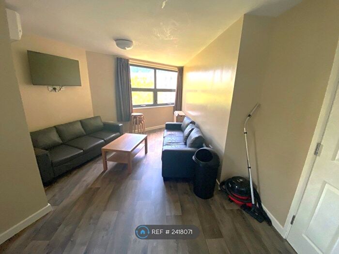 3 Bedroom Flat To Rent In Stokes Croft, Bristol, BS1