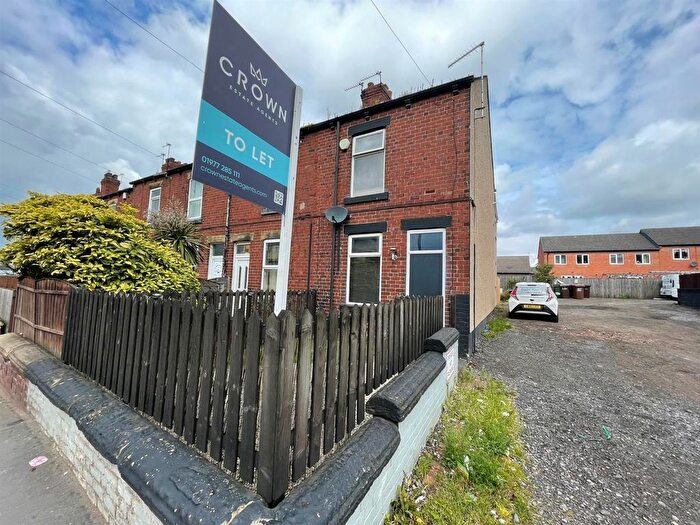 3 Bedroom End Of Terrace House To Rent In Pontefract Road, Featherstone, WF7