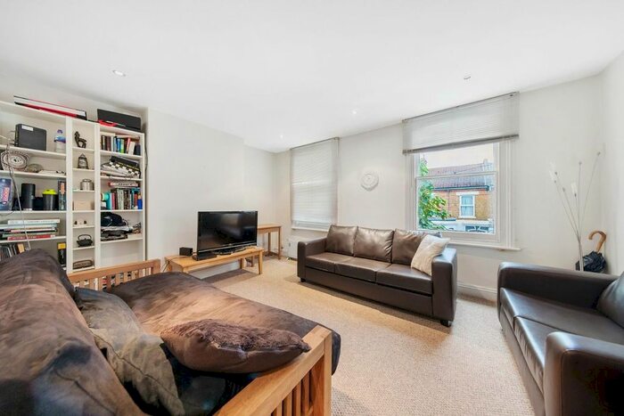 3 Bedroom Flat To Rent In Jelf Road, London, SW2
