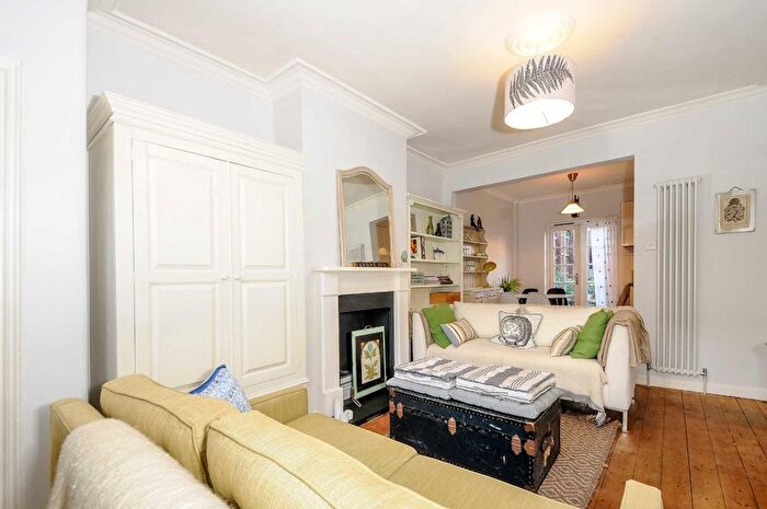 3 Bedroom Semi-Detached House To Rent In Derinton Road, Tooting, SW17
