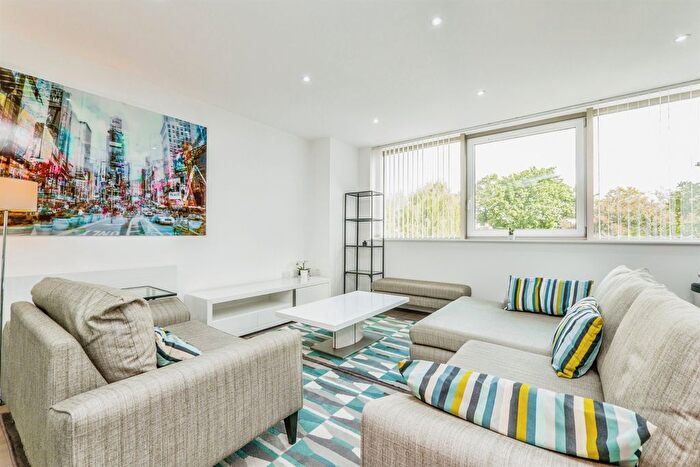 2 Bedroom Flat For Sale In Hamilton Street, Cardiff, CF11