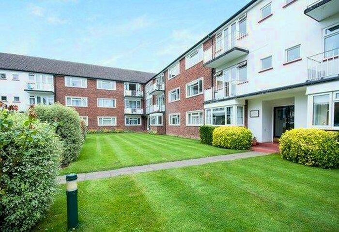 3 Bedroom Apartment To Rent In Hollingsworth Court, Lovelace Gardens, Surbiton, Surrey, KT6