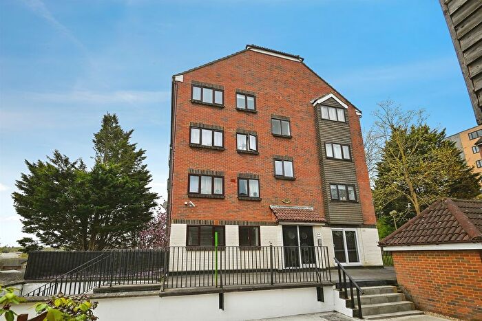 2 Bedroom Flat For Sale In Springvale, Maidstone, ME16