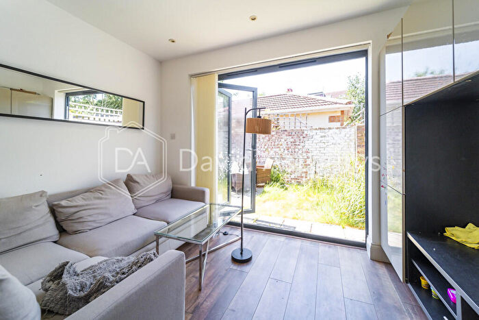 2 Bedroom Apartment To Rent In North View Road, Alexandra Palace, London, N8