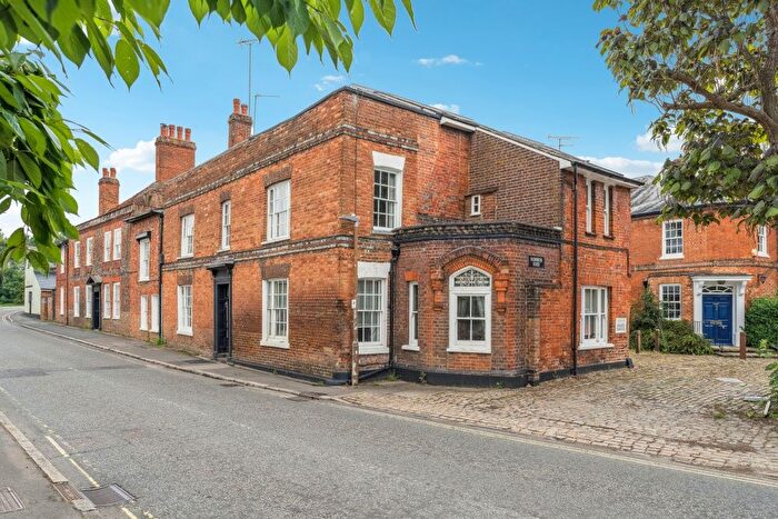 2 Bedroom Flat For Sale In Church Street, Old Amersham, HP7